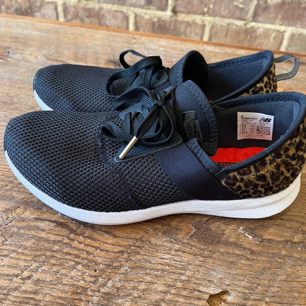 New balance tennis shoes